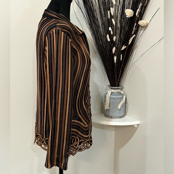 Damee, Inc two piece set. Tank and Jacket. Medium - Picture 11 of 14